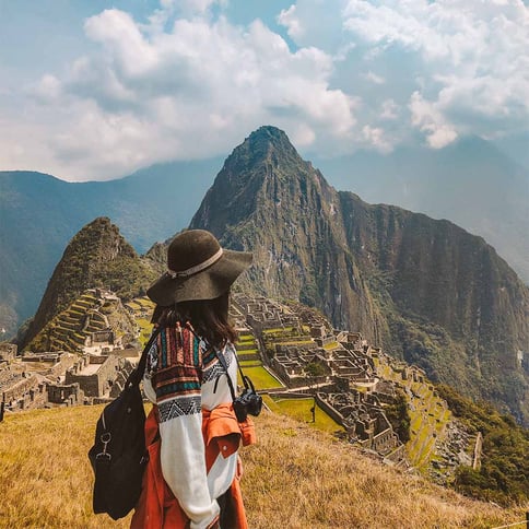 How many days do I need to visit the Sacred Valley and Machu Picchu?
