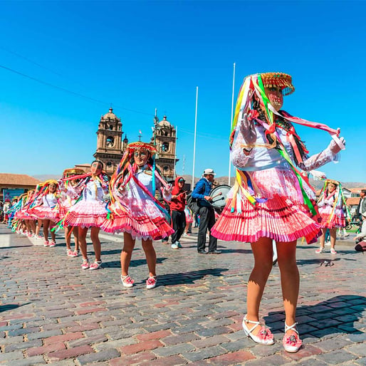 bailarinas en Fiesta de Paucartambo
