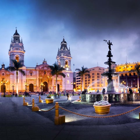 Plaza de Armas de Lima de noche